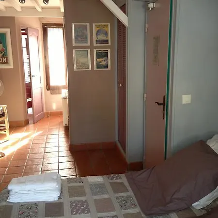 Hotel De Nesle 3*