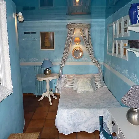 Отель De Nesle 3*